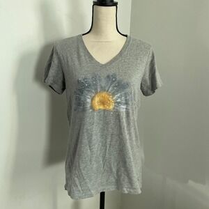 Life is Good V-Neck Tee Medium Daisy Flower Graphic‎ Print Granola Hiking Cotton
